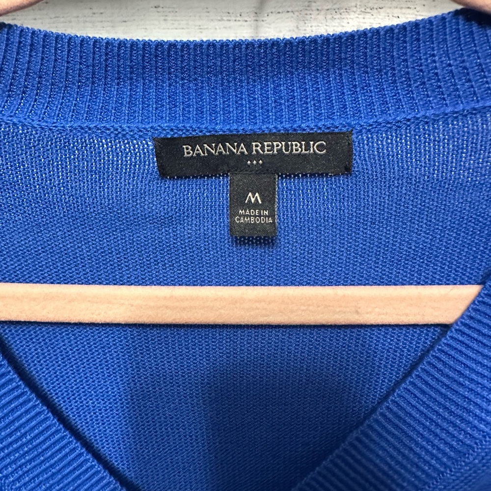 Banana Republic Women’s VNeck Royal Blue Sweater Medium - Picture 2 of 3